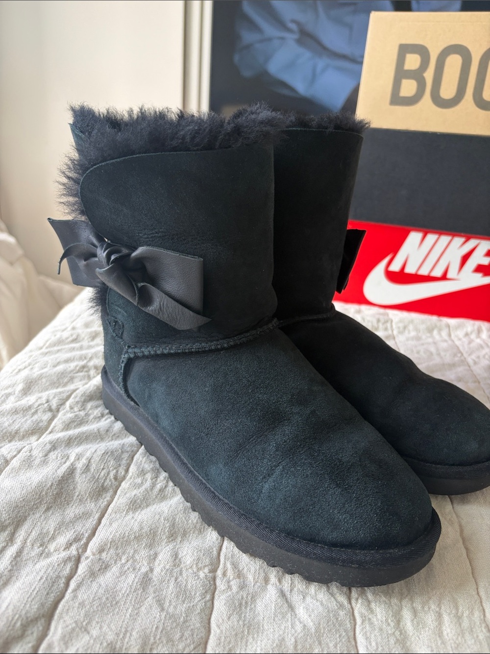 UGG Daelynn Black Suede Sheepskin Bow Boots Women’s Size 9 1019983